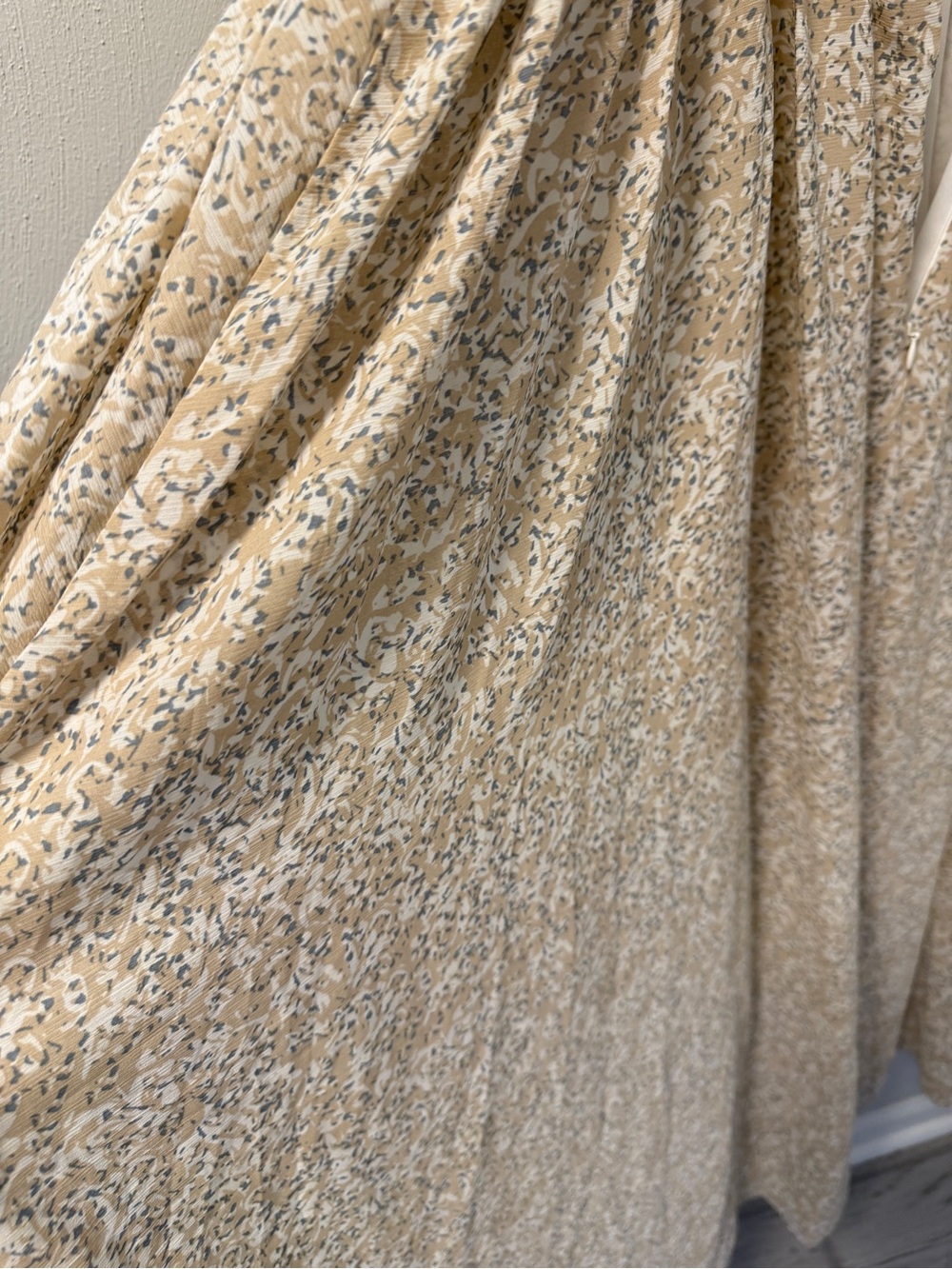 Storia Neutral Floral Maxi Dress in Beige and Cream size L - Picture 6 of 8